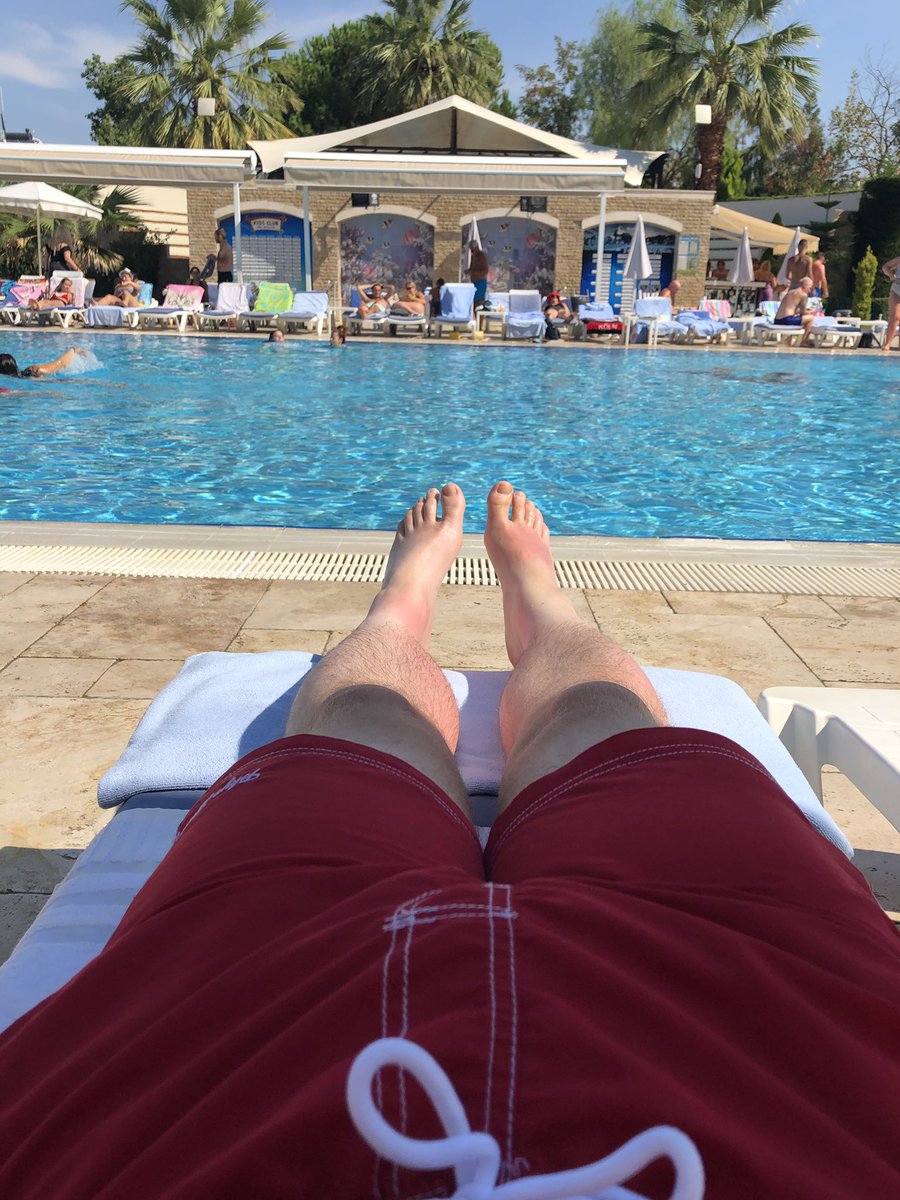 officialandyb24's tweet photo. Compulsory holiday leg shot. #kusadasi #turkey #itsabithot https://t.co/qIrB96aT53