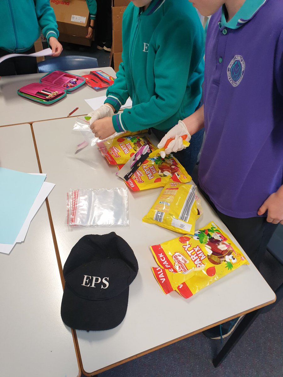 Mrs__Bonilla's tweet photo. Busy bees preparing for our upcoming Stage 2 Market Day #smallbusiness #Entrepreneurs #reallifelearning @PsElderslie https://t.co/TvoyYhDMQZ