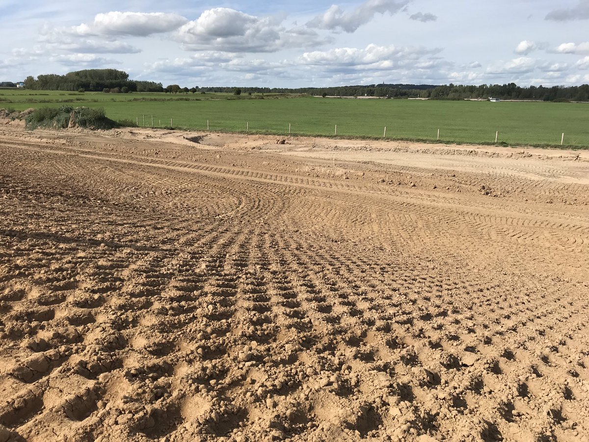 Afgelopen weekend waren wij met het Platform Jonge Waterbouwers #pjw bij een projectbezoek van <a href="/MvOgroep/">Martens en Van Oord</a> #dijkaanleg #dijkrestauratie #megaproject @Oraniendeich Xanten-Kleve Duitsland. <a href="/Waterbouwers/">Vereniging van Waterbouwers</a>