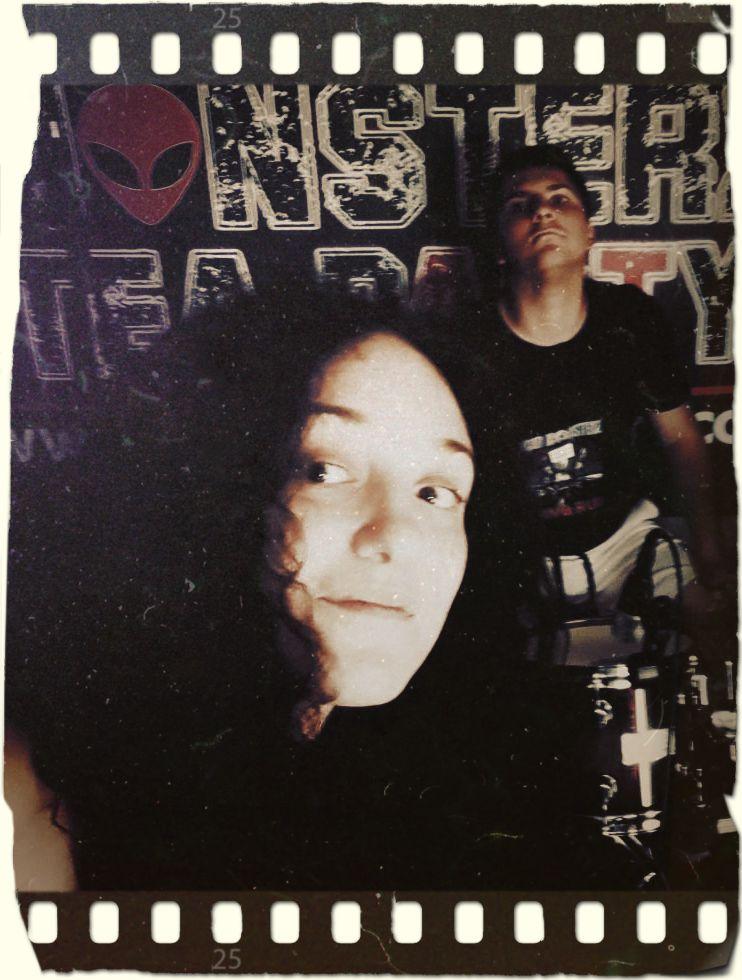 Mad_Monsterz's tweet photo. Recording session @ the Monsterz Tea Party 👽🎩
��️ https://t.co/fxFsNlLbBT 
_________________________
#monsterzteaparty #madmonsterz #clown #music #punk #song #youtube #comics #drums #guitar #gibson  #art #visualart #vintage… https://t.co/DtPRwMe613