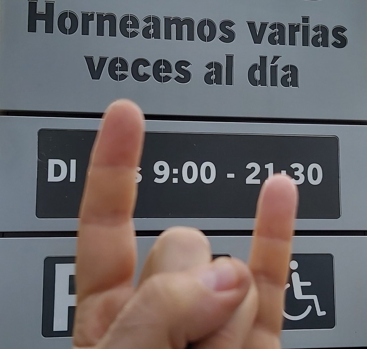 MrSkeletonBCN's tweet photo. Xist per a #jevits 🤘
Chiste para #jevis 🤘
#raiseyourhorns #horns #heavymetal https://t.co/HChKP5RAiP