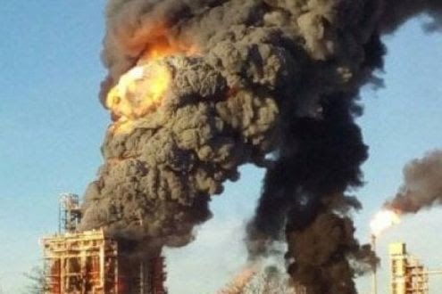 ECARSNOW's tweet photo. Le #raffinerie e le cisterne esplodono (lāultima stamattina a #Pavia), i rifiuti prendono fuoco ovunque.
Ma a #ThatsMobility durante il nostro Forum parleremo dellāaltra strada: #TeslaOwnersItalia forum il 26 settembre al #MiCo, #MilanoCongressi https://t.co/xDkDg4jQRK
