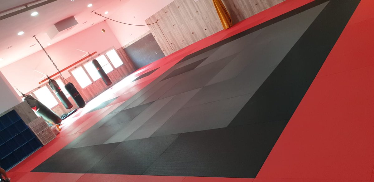 Estrenamos temporada...estrenamos tatami!!! 
Podéis venir a visitarnos cuando queráis 💪🏼💪🏼💪🏼💪🏼 #JudoStabia