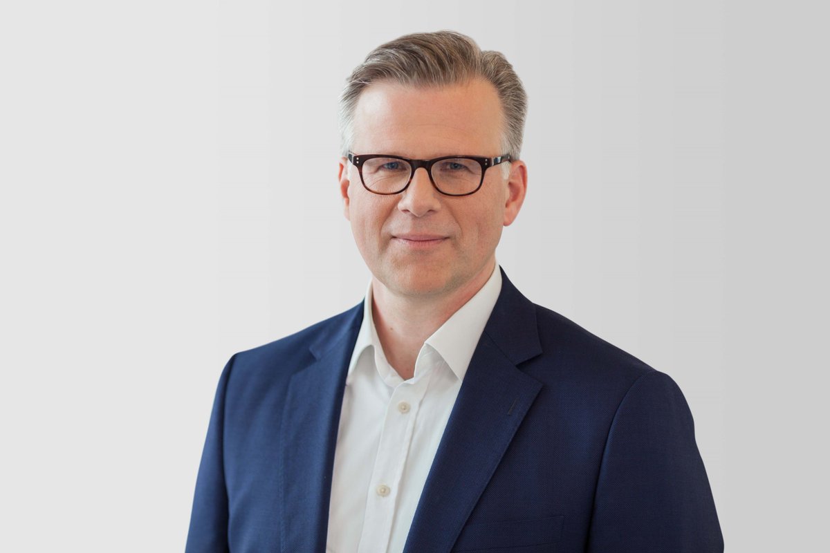 _KGAL_'s tweet photo. Zum 1. Oktober 2019 wird Axel Drwenski neuer Head of Research der KGAL. Als Leiter Research wird er mit seinem Team dabei alle für die KGAL relevanten Märkte und Assetklassen – Schwerpunkt Immobilien, Infrastrukturund Aviation – analysieren und bewerten. https://t.co/LbGa1ADoyH https://t.co/U7Sga4I3VP