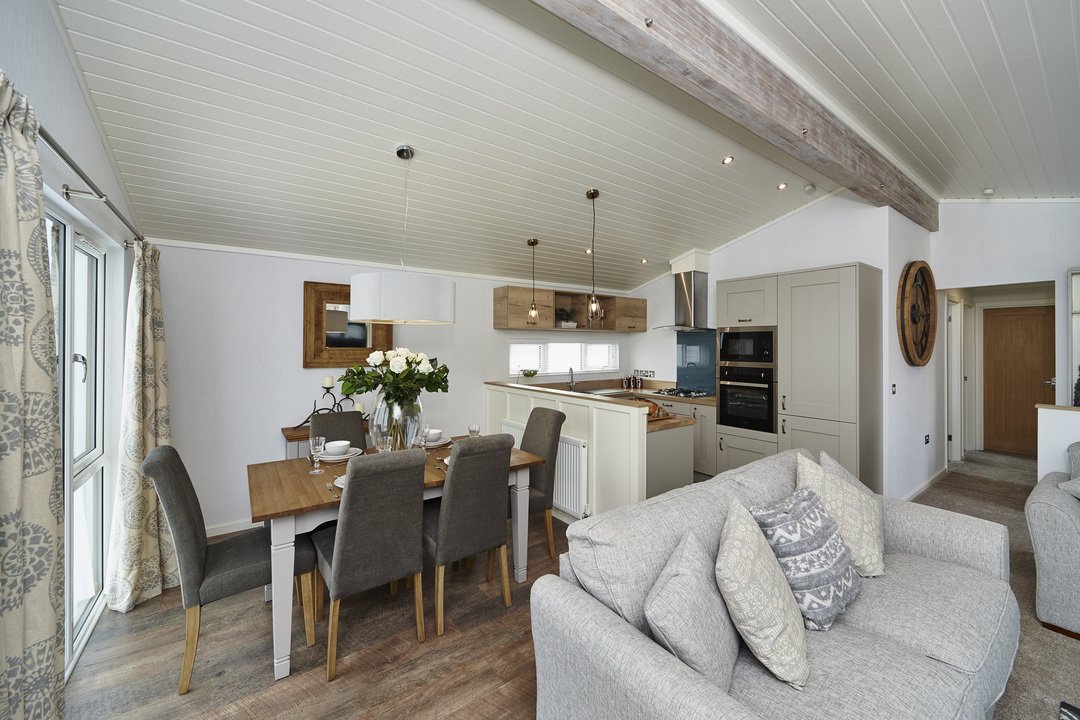 RT if you'd love to stay in our stunning new lodges this autumn 🍂 😍

#UKHoliday