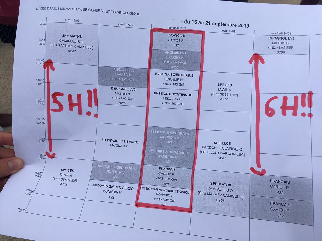 DjamelArrouche's tweet photo. Solidarité avec les enseignants en grève du lycée D.Milhaud au KB. La réforme Blanquer c’est l’impossibilité pour les élèves de suivre les cours de théâtre, arts plastiques, latin, la prépa Science-Po, etc... et que dire des emplois du temps des classes! #monlyceevacraquer https://t.co/ek7bL1UUEV