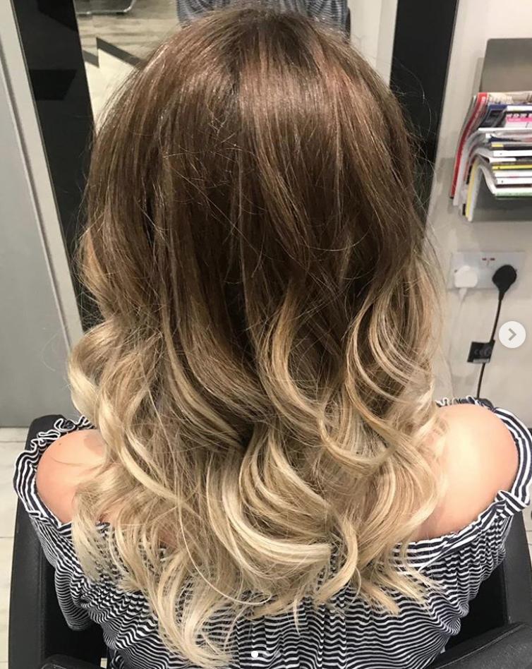 Can't decide between blonde or brunette? Have both! Balayage is a brilliant way of dipping your toe in to a new colour! 👸#balayage #haircolour #hairstyle #hairsalon