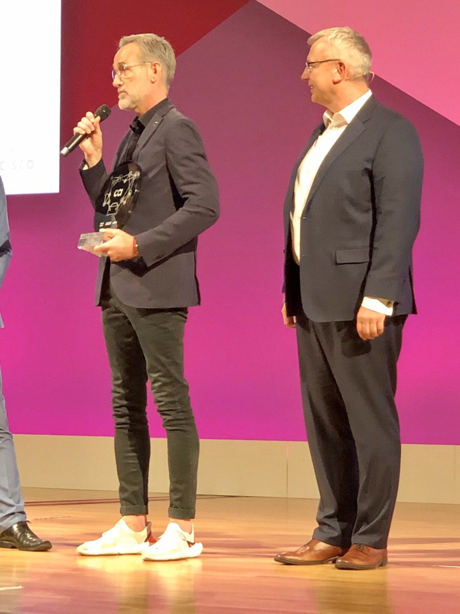 fintlp's tweet photo. @Tesla just won the prestigious #ConnectedCarInnovation Award 2019 for #NoA Navigate on Autopilot.  Beating innovations from  @BMWGroup , @Daimler , @ToyotaMotorCorp ... Prof. @StefanBratzel gave favorable comments! #carITK19 #IAA https://t.co/15isXvWMJq