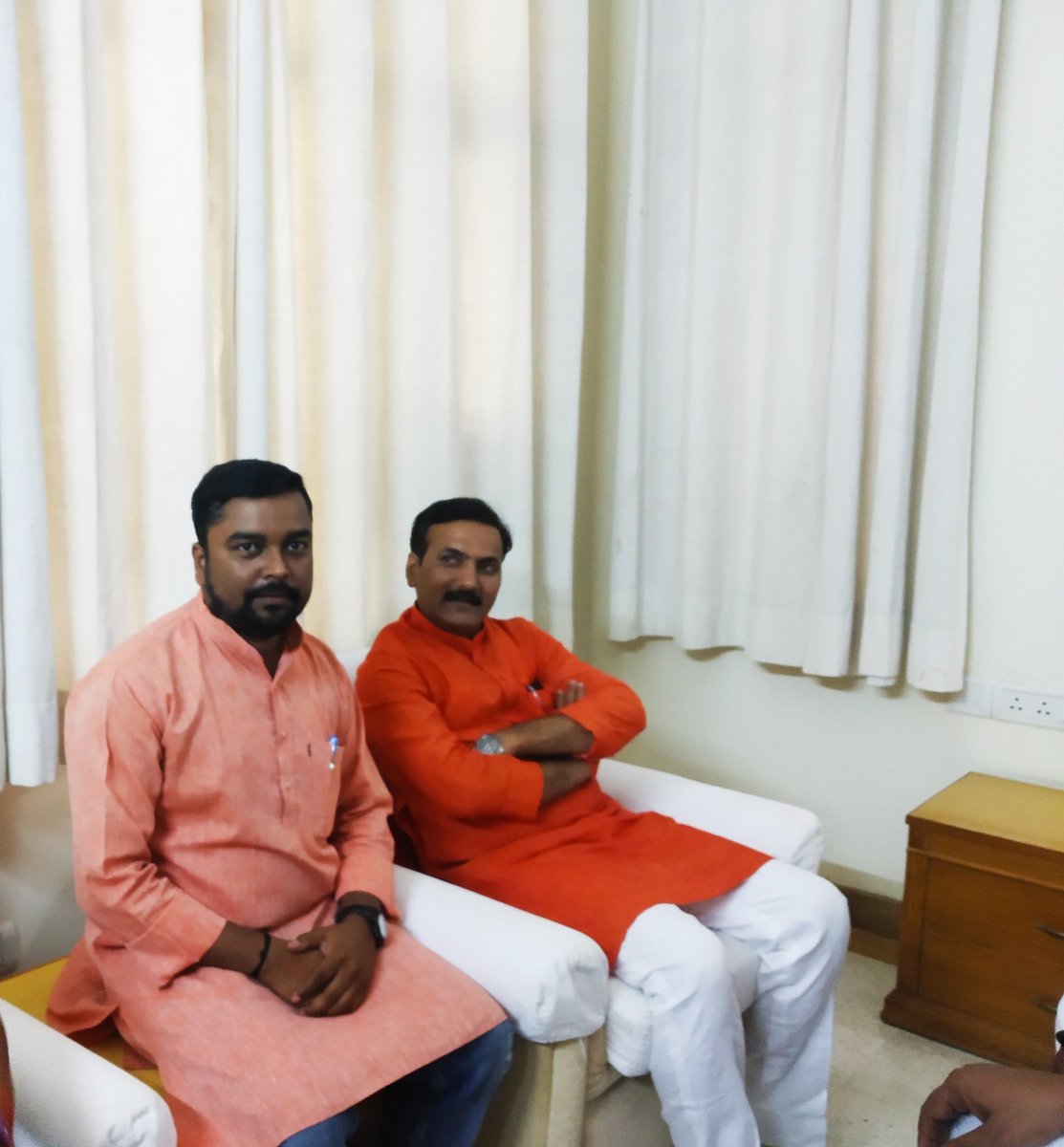 Dharmen28905595's tweet photo. आज उत्तर प्रदेश सरकार  के स्वतंत्र प्रभार बेसिक शिक्षा मंत्री, व सोनभद्र प्रभारी मंत्री श्री डॉक्टर सतीश चंद्र दिवेदी जी से शिष्टाचार मुलाकात चुर्क गेस्ट हाउस में  करते हुए। https://t.co/2cYhIChbTh