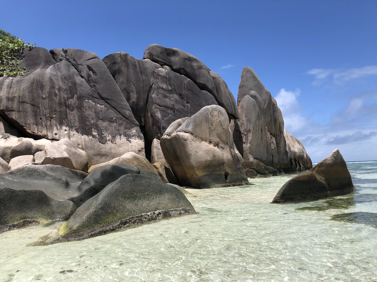 ConnieGerrow's tweet photo. 📍 Anse Source D’Argent, La Digue, Seychelles ticked off the bucket list📝🗺❤️🇸🇨 Fan girling over geology #swoon #granite #geologicalformations #ladigue #seychelles #nature #blueskies #geology #clearbluewater #islandhopping #2019 https://t.co/DxpcXjE49a