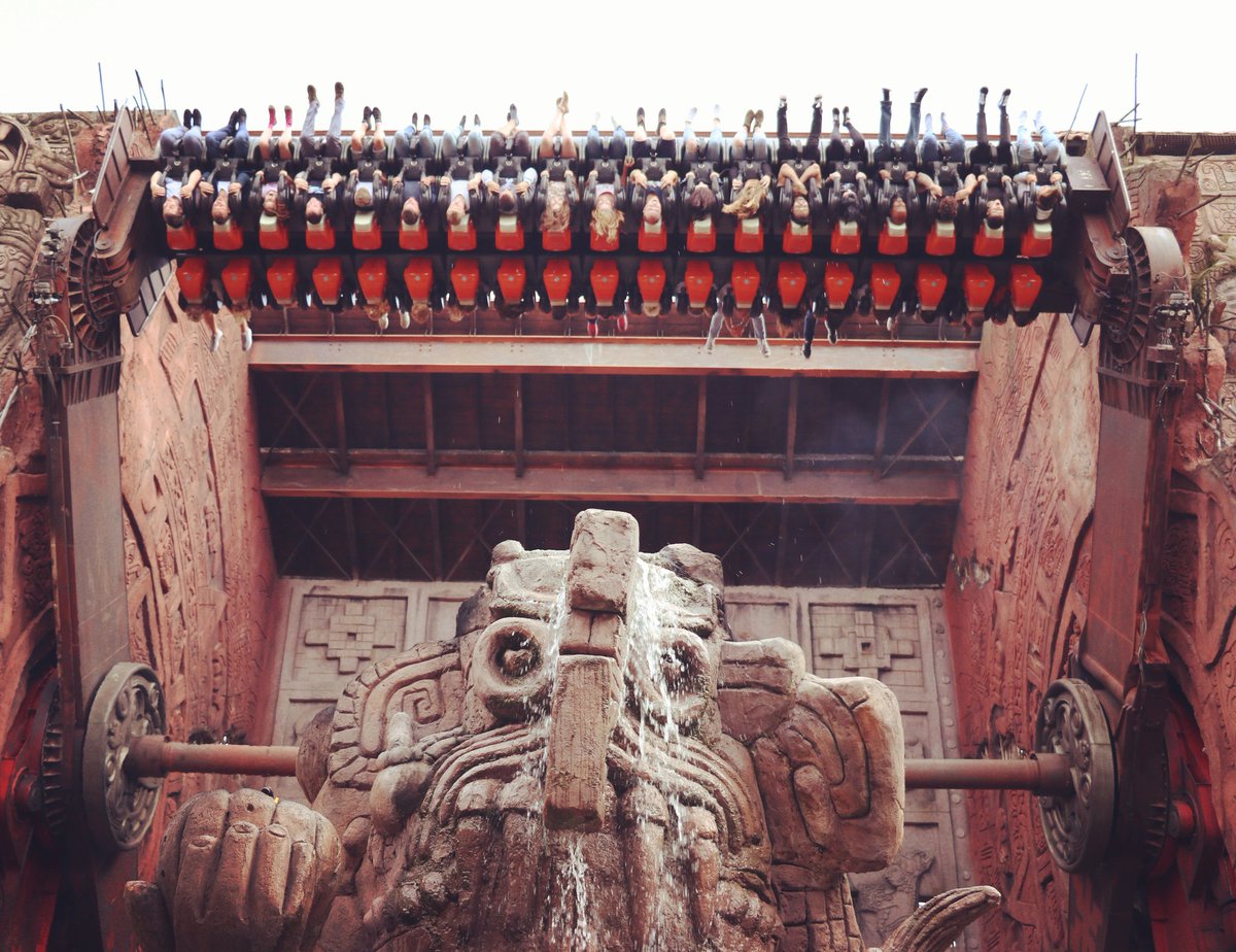 Phanta_Photos's tweet photo. Und hoch die #Beine! #Kopfüber geht es bei #Talocan und dem mächtigen Gott #Tlaloc.

#Phantasialand #freizeitpark #Mexico #topspin #hussrides https://t.co/XlFd3qa9OA
