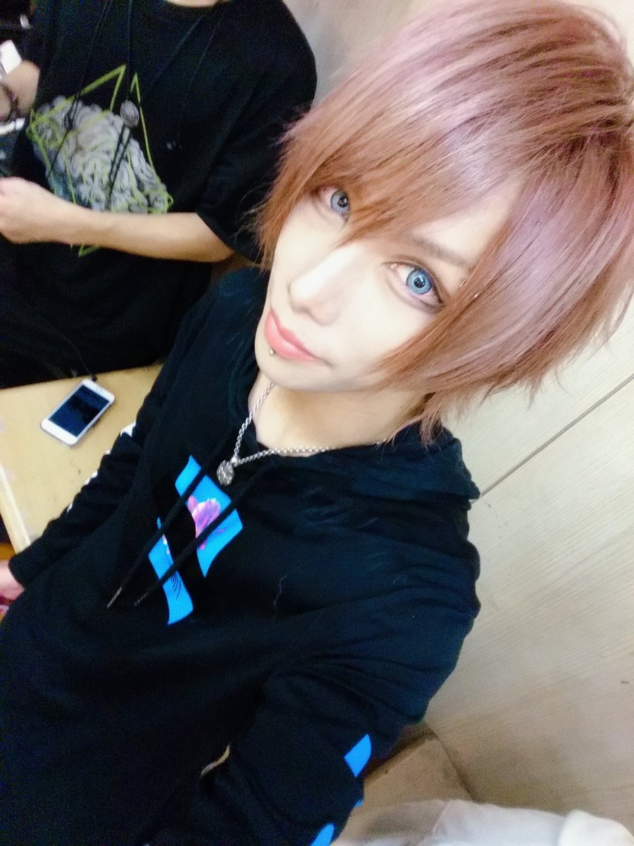 Keitameeen's tweet photo. EDGE、トリ前まで待っててくれてありがとー！
みなさんいい人達で楽しかったです☺️
Hide君誘ってくれてありがと！ https://t.co/GTN6lAFwvw