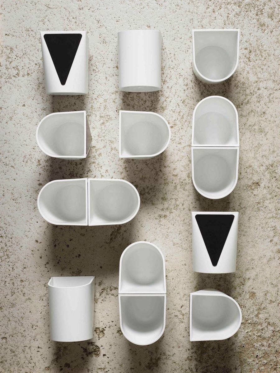 MovingWalls1's tweet image. Looks like art: our Moving Cups. The magnetic pen holders are the perfect accessory for our #MovingWalls and can be easily pinned to the wall&apos;s surface or to our Moving Panel. #agileworking #thisishowweworknow