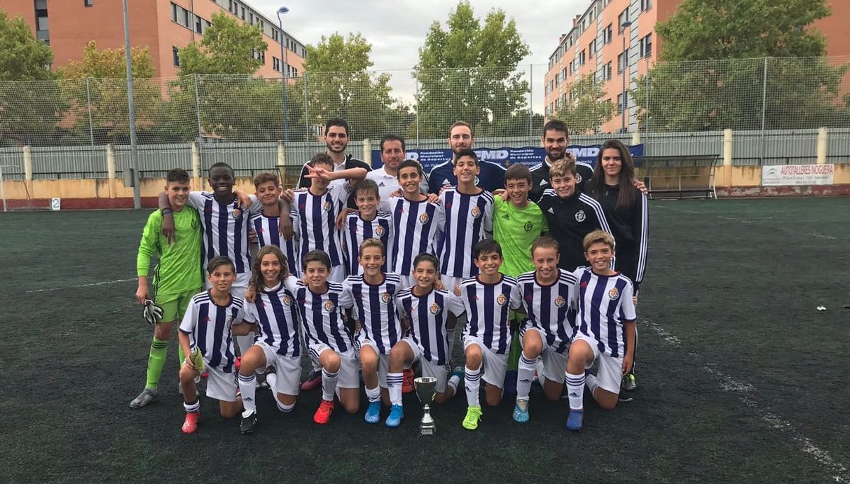 🏆💜 El Infantil B, campeón del tradicional Trofeo Ciudad de Valladolid ¡Enhorabuena, chavales!

#pucela #CanteraRV