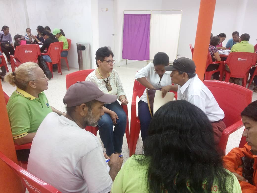 ISP_Bolivar's tweet image. #17Sep Mesas de Trabajo del Poder Popular para su integración en los Consejos de Dirección de las ASIC y fortalecimiento del SPNS, presentación de propuestas de integración en Plenaria. @NicolasMaduro @AlvaradoC_MPPS @mbermudez_21 @JustoNogueraP @sec_gob #AClasesConAlegria