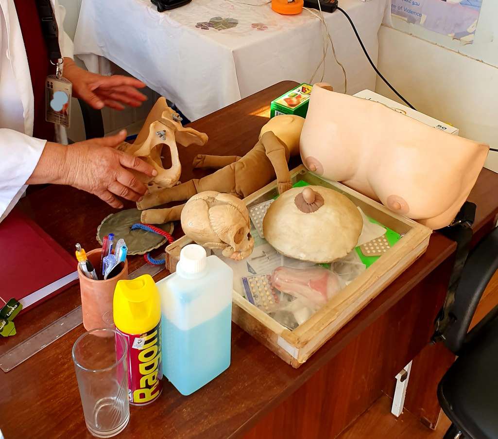 TechRRT's tweet photo. @TechRRT #IYCFE Advisor, Brooke Bauer @ABoobiefulLife , on deployment in Za'Atari Camp, #Jordan using locally made educational tools to train nutrition &amp; reproductive health actors in infant &amp; young child feeding. The breast is made out of stockings, cardboard &amp; cotton padding https://t.co/KnWftVstdA
