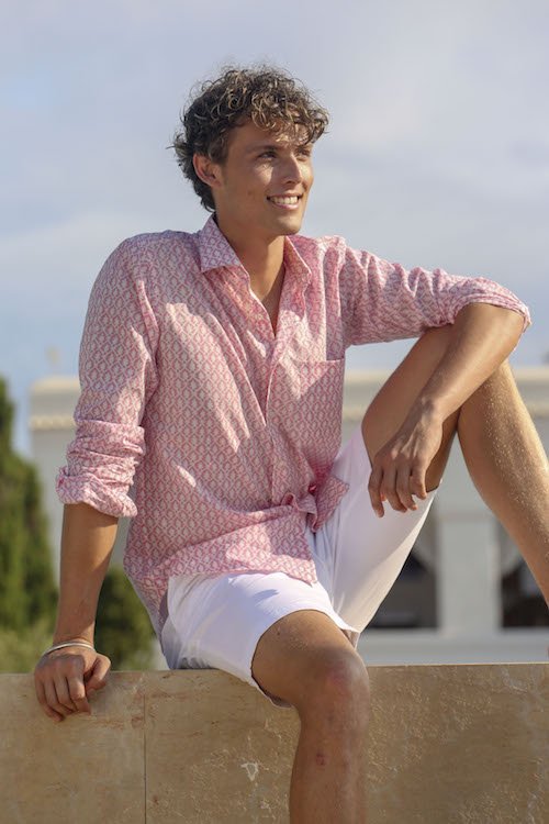 wowcityxmasfair's tweet photo. All this September sunshine has got us thinking about @indigoisland99's block printed shirts for men. Check out their #indiantextiles #qualitytailoring at @wowcityxmasfair on Monday 2 December in aid of @WellbeingofWmen  charitychristmasfair #giftsforhim #dateforthediary https://t.co/vQocHqQMr1