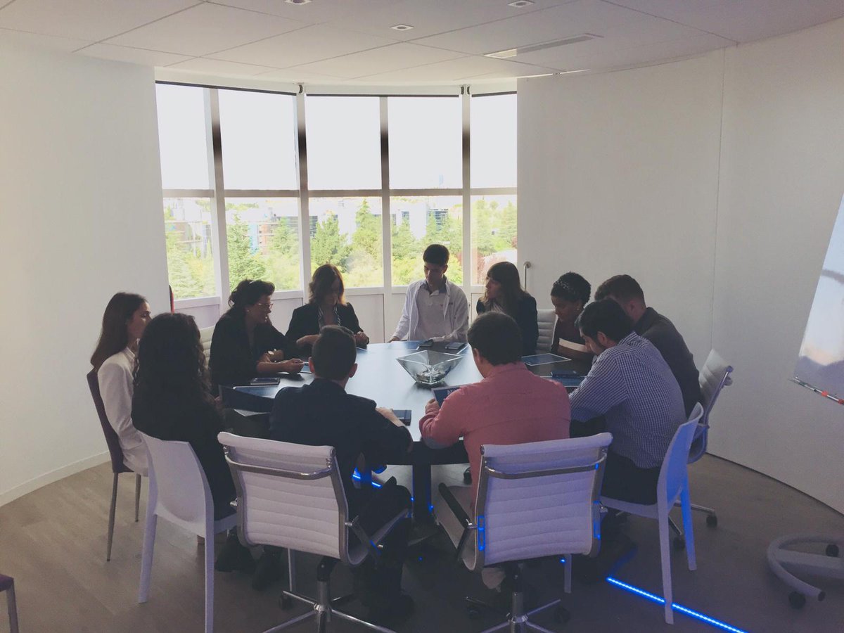 tamaraayalam's tweet photo. Segundo día en nuestra Atos Talent Intership! #Becas #BigData #TransformacionDigital #Saps4 #Cloud #RPA. GRACIAS a grandes expertas como Rocio Andres en SAP y Sara Denche en RPA. https://t.co/rEZQZGvIvR
