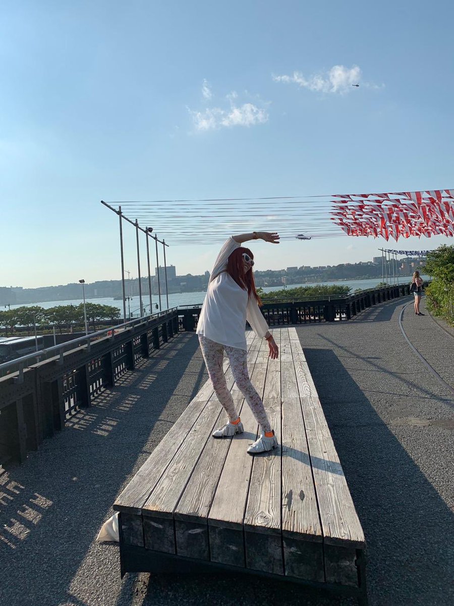 PeretzLinda's tweet photo. Hola !!!!! Ya salieron a caminar ????
Hay que hacer ejercicio 🏋️‍♀️ #arribalaszapatillas
👉#lindatips 
No importa la edad que tengas 
Lo importante es la actitud !!!!!
🏃‍♀️☀️👟💃 https://t.co/hlVKP4uJDu