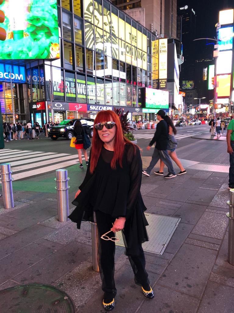 PeretzLinda's tweet photo. Hola !!!!! Ya salieron a caminar ????
Hay que hacer ejercicio 🏋️‍♀️ #arribalaszapatillas
👉#lindatips 
No importa la edad que tengas 
Lo importante es la actitud !!!!!
🏃‍♀️☀️👟💃 https://t.co/hlVKP4uJDu