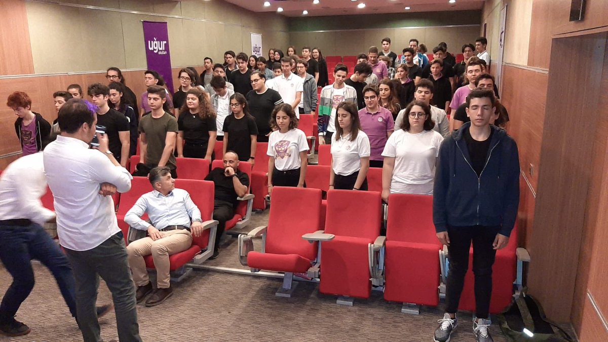 barisszgn's tweet photo. Bakırköy Uğur Anadolu Lisesindeki öğrencilerimizle sınav süreçlerini, bu süreçteki duygusal dünyalarını nasıl kontrol altına almaları gerektiğini, doğru bilinen yanlışları konuştuk @nevzatkulaber @EnverYucel @HuseyinYucell https://t.co/ephrfCinws