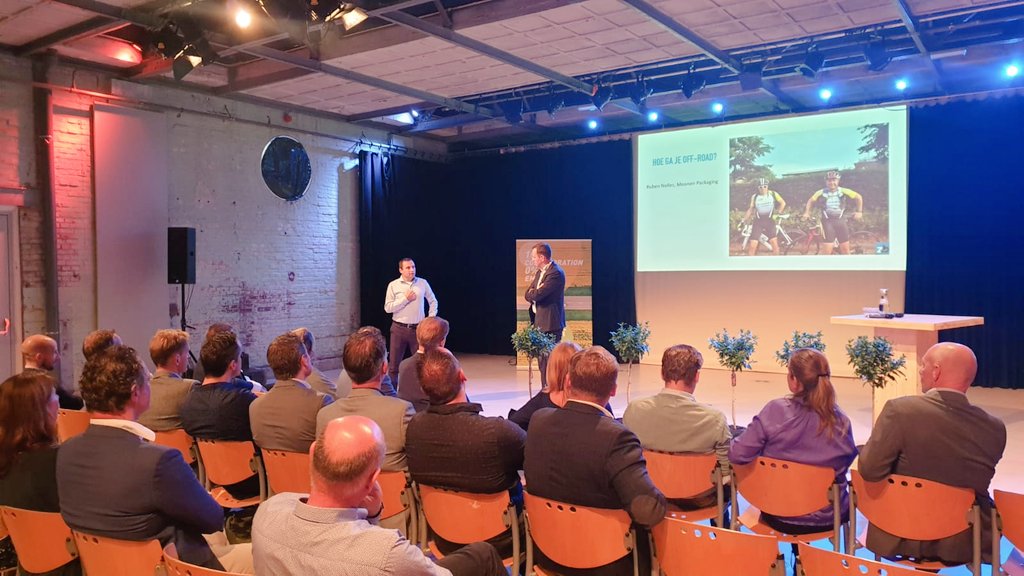 Lean_and_Green's tweet photo. De break-out sessies van vandaag staan in het teken van actuele trends zoals #datagedrevenlogistiek, verduurzamen van brandstoffen/voertuigen en #modalshift. Meer weten? Donderdag blikken we terug via de nieuwsbrief. @Lean_and_Green Summit i.s.m #factor6 https://t.co/DYP4c764m8