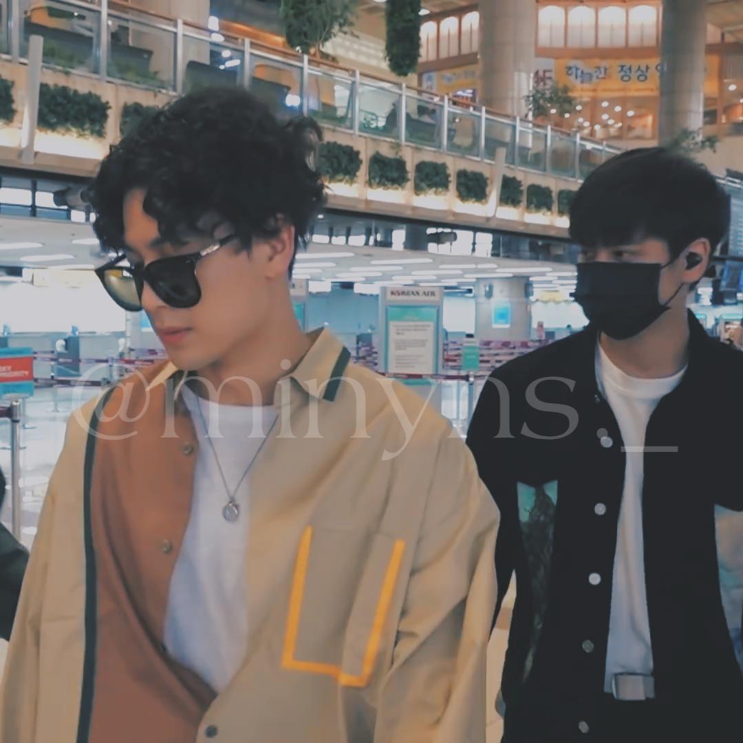 Minyns2's tweet photo. 공항✈️📷 (IKON) 
IG :@ Minyns._
#iKON #ikonicselcaday https://t.co/eZ9s9ZpjVB