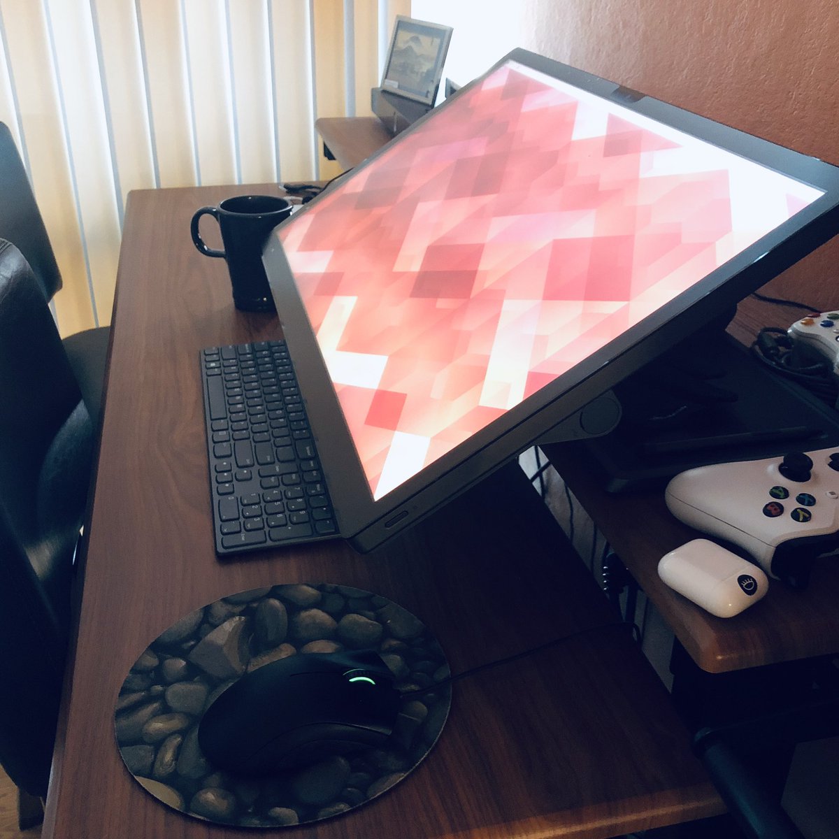 ArthurHWalker's tweet photo. I joined #LenovoIN specifically because I was interested in streamlining my process. I wanted to be #Smarter about the confluence of my creative works. #Lenovo listens. A place for everything, everything in its place. I love talking #tech, feel free to #askme about my #workflow. https://t.co/kGQUwijYXu