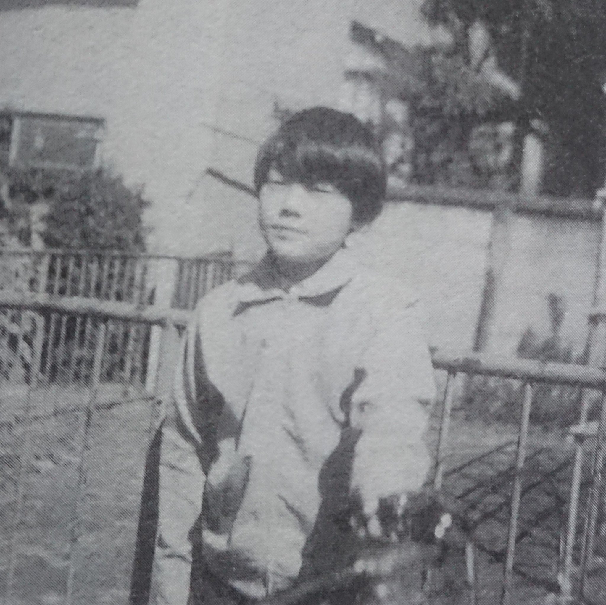 ゆうたのとーさん Rha6u2yo1reyoc3 フォローありがとうございます 吉岡秀隆君 尾崎豊の弟分と言うことでドラマや映画はほとんどチェックしております 尾崎豊が亡くなった時にワイドショーの取材でベロベロに酔っぱらって形見のネックレスを見せて