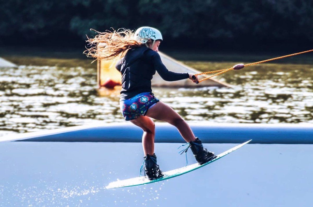 WWakeboarding's tweet image. Transfer or not?
📸 by @tessplazat
#womenwakeboarding
.
small evening session !🌞
📷@bappeldavid 📷
#wakeboard #wakeboarding #wake #rouffiaccablepark #rouffiac #ride #rider #riding #gilrs #gilrsonboard #juliarick #ronix #sports #watersport #extremesports #extreme #picture_girls