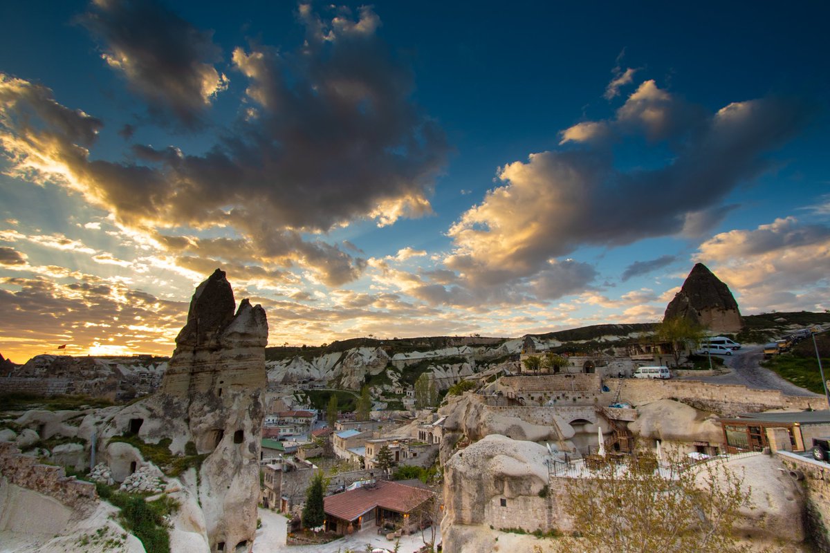 Assaggi Di Viaggio I Paesaggi Stupendi Della Cappadocia I Camini Delle Fate Le Case E Le Chiese Rupestri Le Citta Sotterranee E La Possibilita Di Vedere Questo Spettacolo Dall Alto Volando