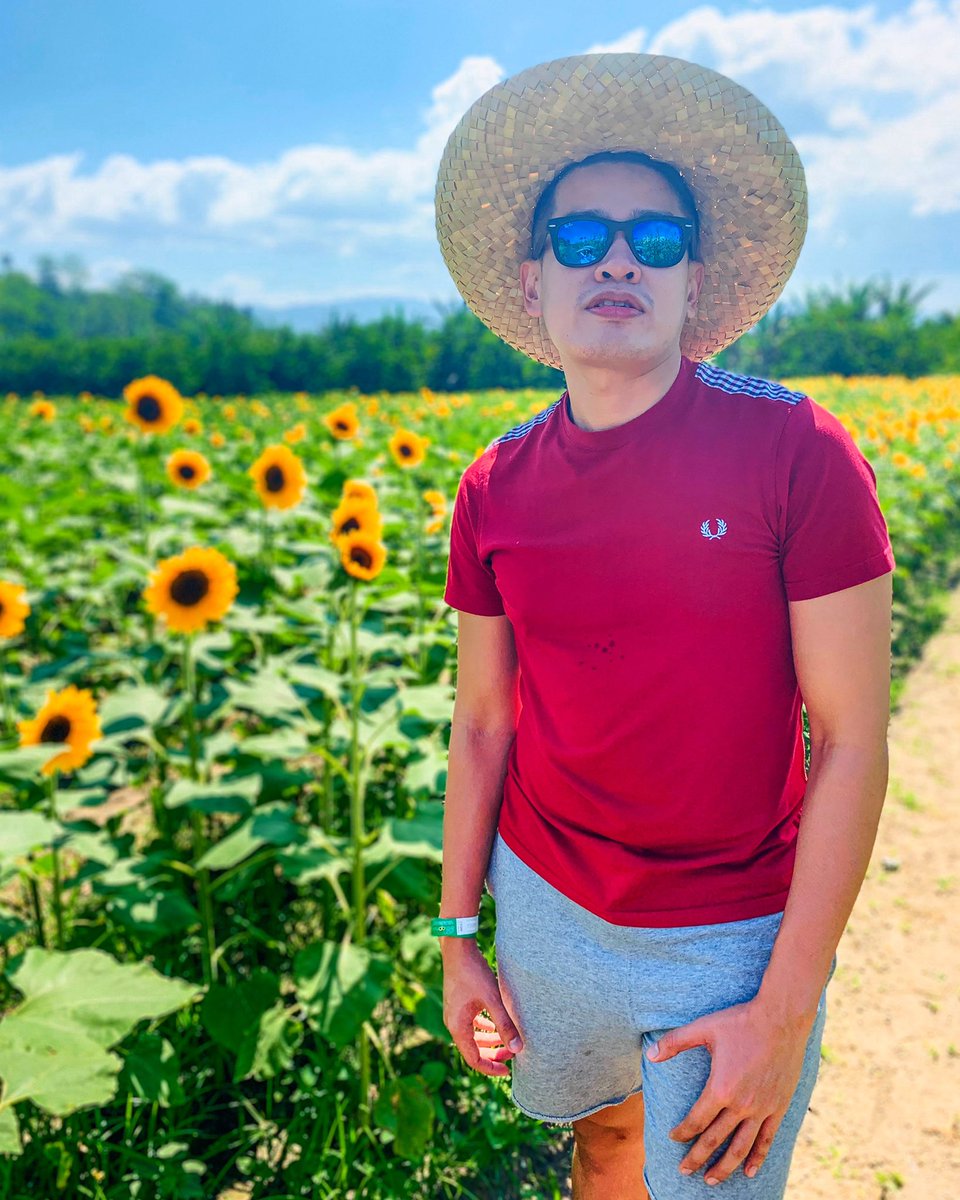 patrickalfredb's tweet image. Be like the sunflower, rise, shine and hold your head high. 🌻😎 #pAT34 #chooseday #tuesdaymood #tuesdaymotivation