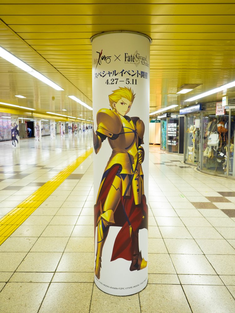 Fgo ギルガメッシュといえば前にfate Zeroコラボで新宿地下が金ピカになってましたね Fgo ギルガメッシュといえば前にfate Zeroコラボで新宿地下が金ピカになってましたね