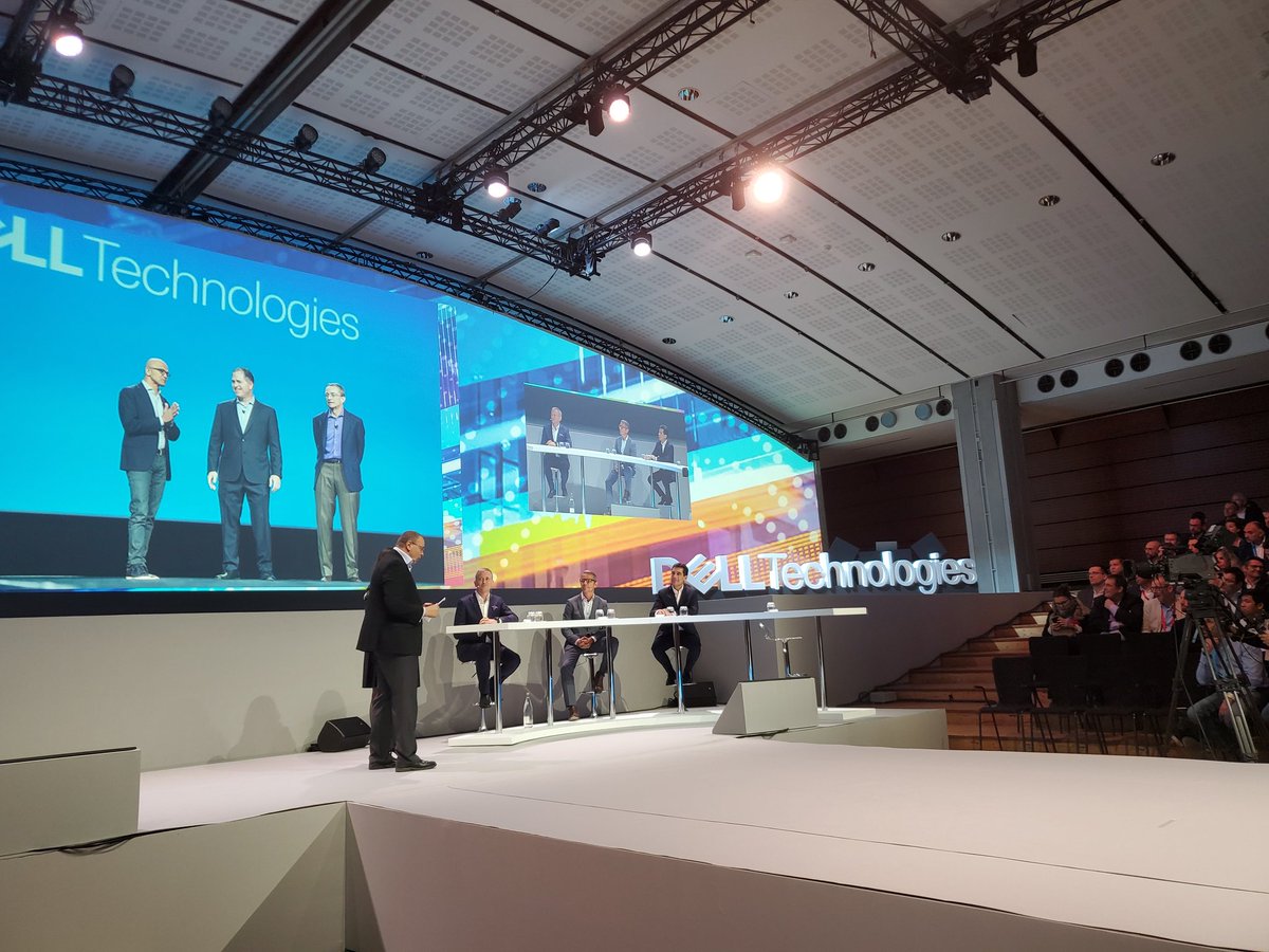 Gregorylehrer's tweet photo. DellWorld Paris, Michael Dell, #MicrosoftFr #VMwareFr #DellFr to discuss Azure VMware Solutions @CarrouselduLouvres, great job @ACIROT @VMware_Fr https://t.co/aEABZAqUi3