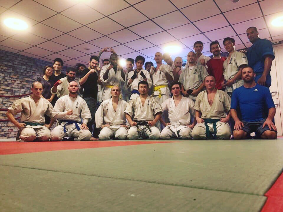 KudoParisXII's tweet photo. De nombreux curieux sont venus découvrir le Kudo. La saison s’annonce riche en efforts! Osu!

#kudo #daidojuku #空道 #кудо #martialart #kudoparisxii #paris12 #paris #france https://t.co/dwMFCoSxz7