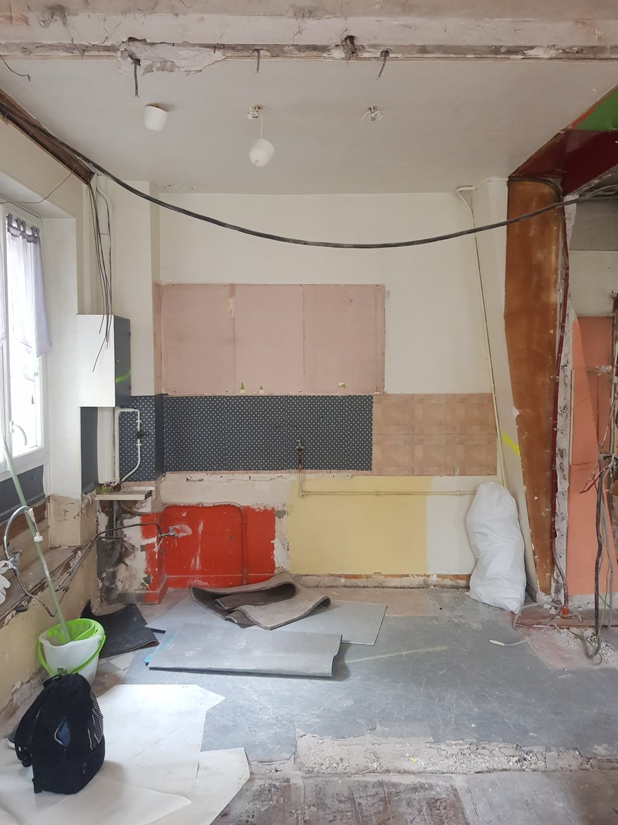 MONTROUGE : Rénovation totale d'une maison de ville. Démolition terminée.