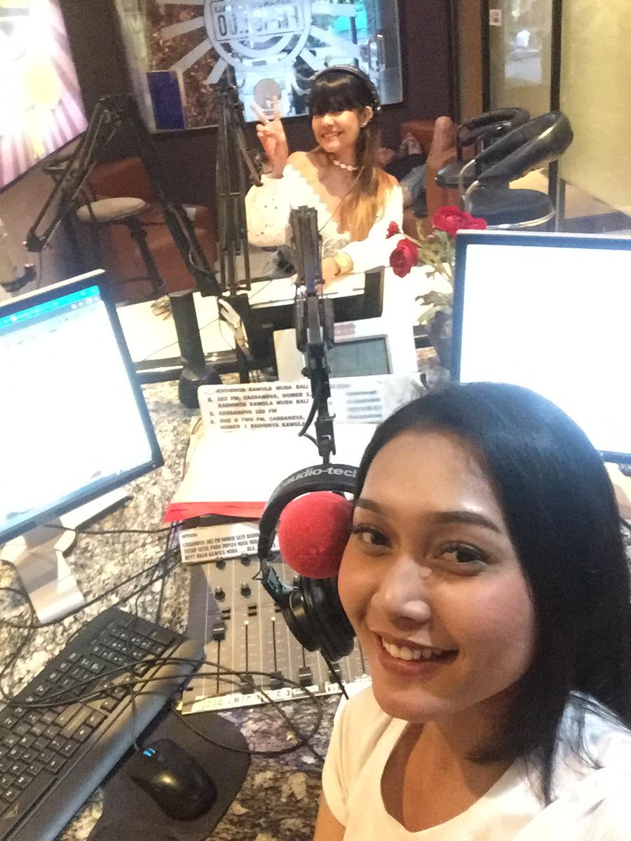 hi kawula muda!!! DJ 912 <a href="/chikamhyn/">chikamhyn</a> kedatengan tamu nih di #WARAWIRI. kita bakal ngobrolin apa ya? yuk pantengin &amp; tanya2 ^^