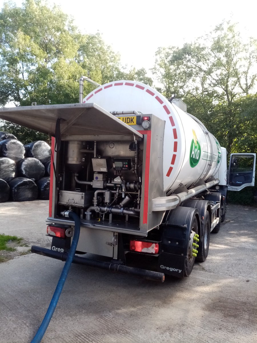 GovierStuart's tweet photo. @RHANews @gregorydist #LoveTheLorry @MyRedThumb @ProjectEdward doesn't matter if it has 6 or 8 wheels I love being a #ProudProfessional driver. Best job I've had in ages with a company that supports agriculture, southwest business and the #DriveSafe message. #CentenaryCelebration https://t.co/DxScAACJCO