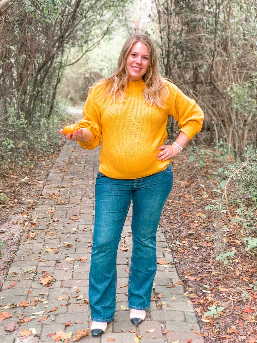 MomGoesChic's tweet photo. Today I am featuring my Top 5 @OldNavy picks for fall, including this adorable blouson sleeve cutie. Read my finds at https://t.co/8v8vkNLz9N. #fallfashion #sweaterweather #fallsweater #oldnavy #bumpstyle #savannahga #savannahblogger #southernblogger #affordable #femininestyle https://t.co/J5ZsW0PrKG
