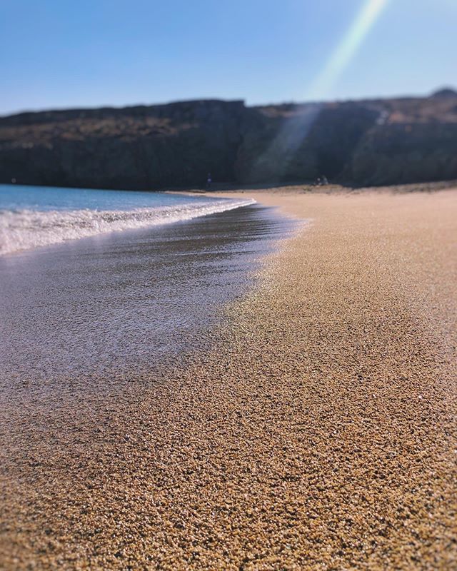 bpixel77's tweet photo. twentyfoursevenhourstogo😃 .
.
.
.
.
 #fragkia #sunofabeach #beachday #serenitytraveller #agameof10k #wu_greece #visitmykonos #igers_greece #instalifo #moodygrams #cyclades #followthesun #reasonstovisitgreece #beachvibes #beachy #grandfinale #sunnyisl… https://t.co/5iySdBJEn2 https://t.co/AoKzulZ3Uh