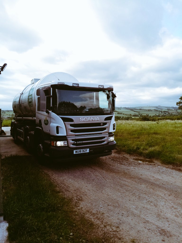 GovierStuart's tweet photo. @RHANews @gregorydist #LoveTheLorry @MyRedThumb @ProjectEdward doesn't matter if it has 6 or 8 wheels I love being a #ProudProfessional driver. Best job I've had in ages with a company that supports agriculture, southwest business and the #DriveSafe message. #CentenaryCelebration https://t.co/DxScAACJCO