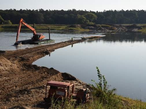 Volksstimme's tweet photo. Südlich von #Breitenhagen verlegt die Ontras-Gastransport GmbH eine neue Ferngasleitung durch die #Elbe.
https://t.co/Y0Gmrybaav https://t.co/rQoZ4ricJK