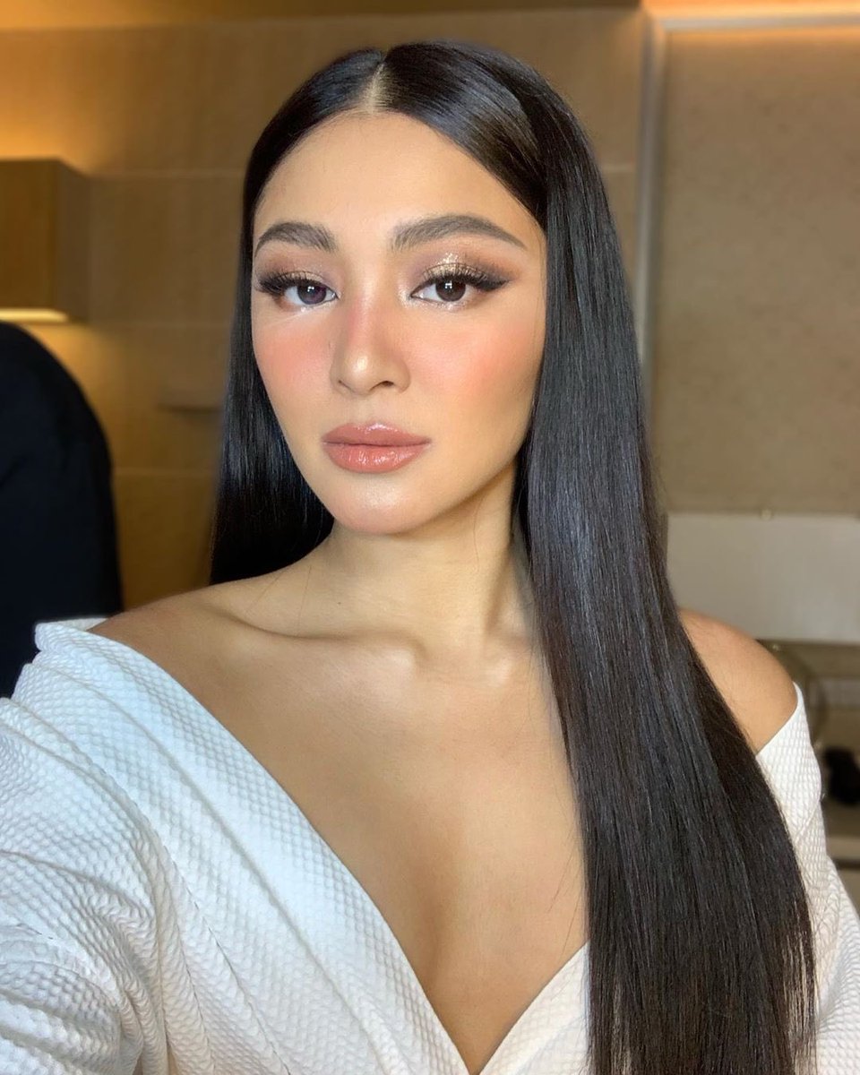 is this even a selfie? this is perfection, hun! 😍

Look at those glimmering eyes and glossy lips — everything’s on point girl 💕

What do you love the most in this #EverydayLustrous look? #LustrousPH #cosmetics #makeup #NadineLustre #ABSCBNBall2019