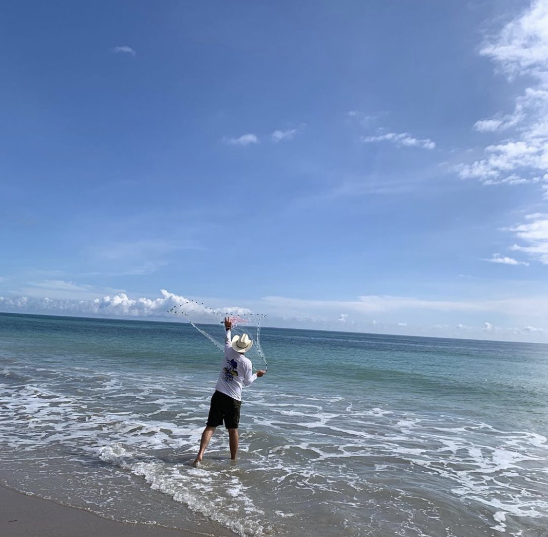 mybeachreport's tweet photo. Casting.... #hutchinsonisland #SaltLife #morningfishing #iphonephotography #Florida #Floridabeaches https://t.co/FKsSjLOdVz
