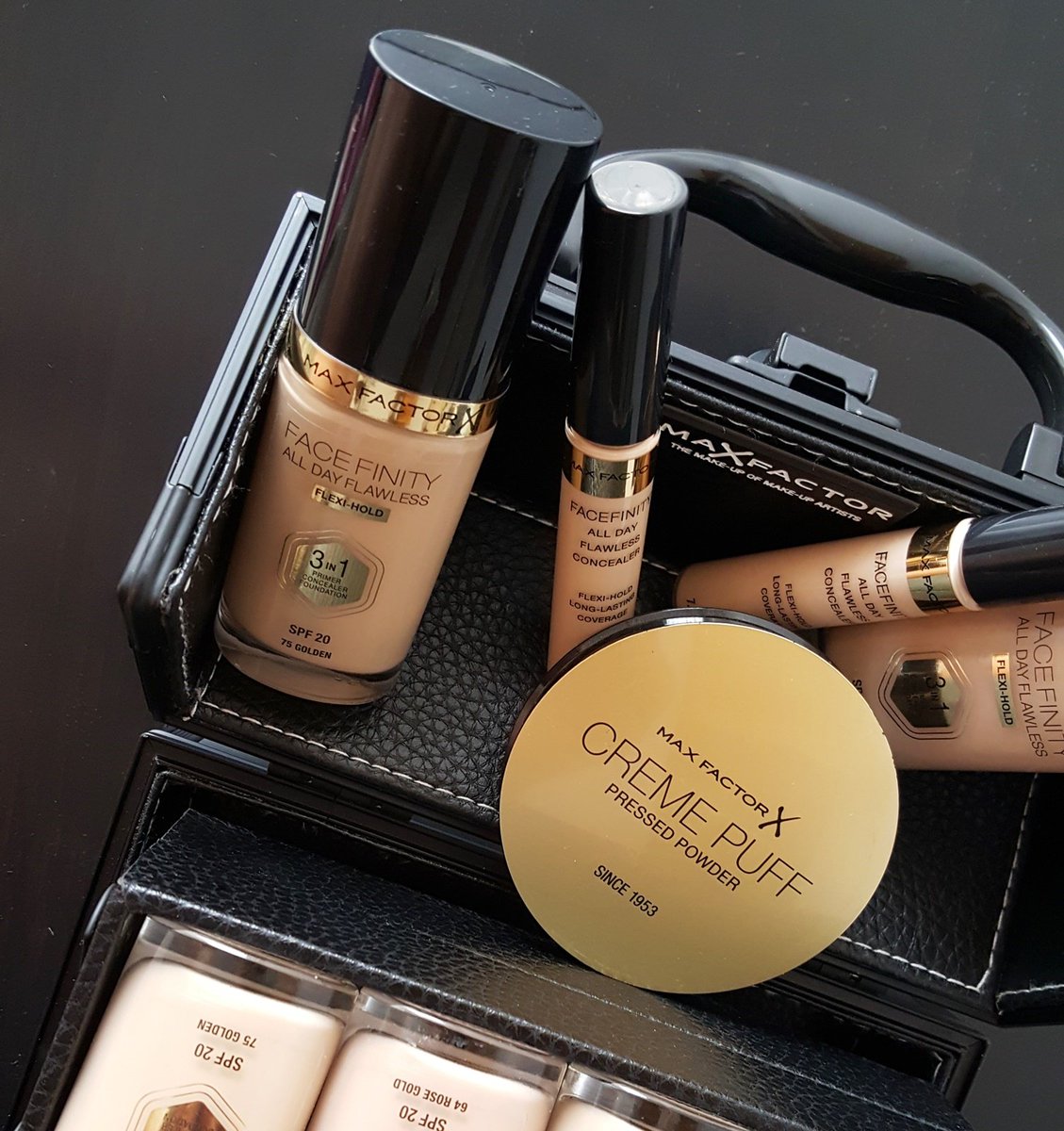 oscarlarion's tweet photo. All Day Flawless! #oscarlarion #promua #beautyexpert #manblogger #allday #flawless #facefinity #foundation #concealer #youxmaxfactor https://t.co/TKLDrKvYWm