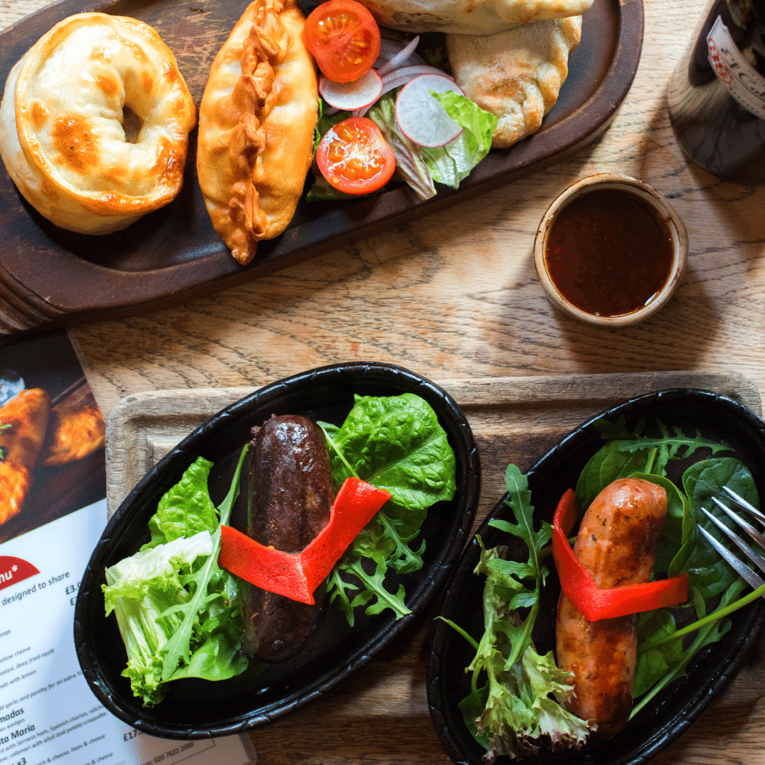 Who's in for lunch today?
Mouthwatering chorizo and black pudding accompanied by empanaditas deliciosas 🤤
Lunch menu served with a glass of wine 🍷