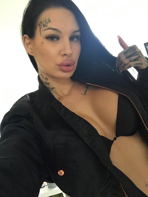 Hallo meine Lieben. Sch&ouml;nen Start in die Woche!!! @mydirtyhobby @MDHRelationship https://t.co/O2X3Fk