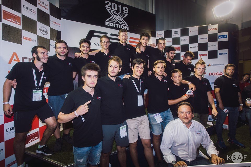 FS_Spain's tweet photo. Thanks to everyone for celebrating with us our 10th Anniversary!!!🏎🏎

The Spanish Society of Automotive Engineers, organisers of the competition, all the students, the volunteers and our sponsors and collaborators.

Hope to celebrate more successes next year!!!😃 https://t.co/VcpoYRqQnp