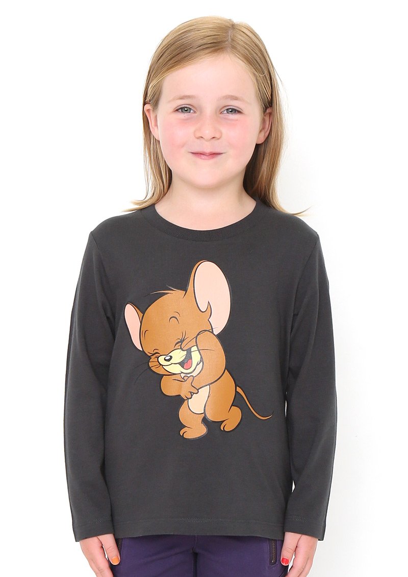 トムとジェリー】ラフィングジェリーTシャツ。おなかを抱えて笑う