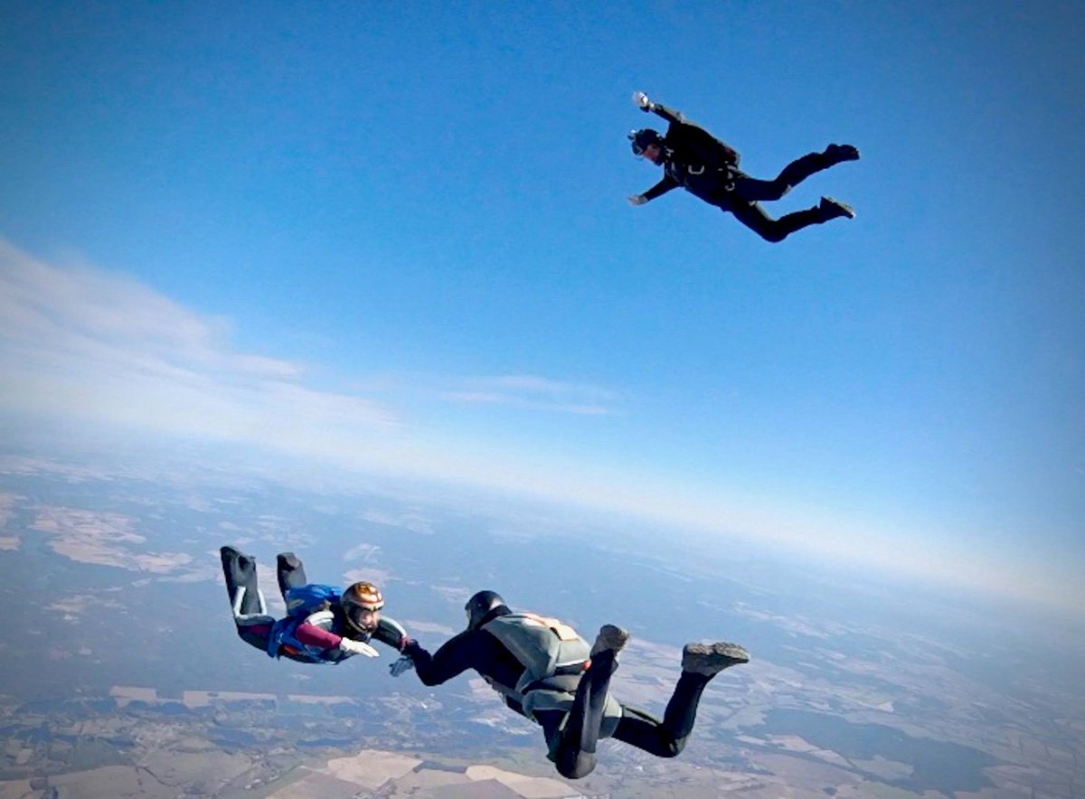 This weekend is the last 2-way Sunday of the 2019 skydive season! We're hoping for good weather.👯‍♀️🙏